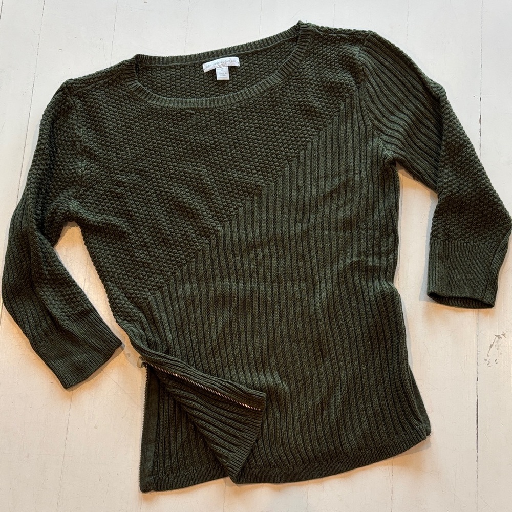 New York & Company Olive Green Ribbed & Textured Crew Sweater